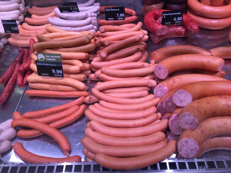 charcuterie-LA MARTRE-min_sausages_meat_butchery-1069321